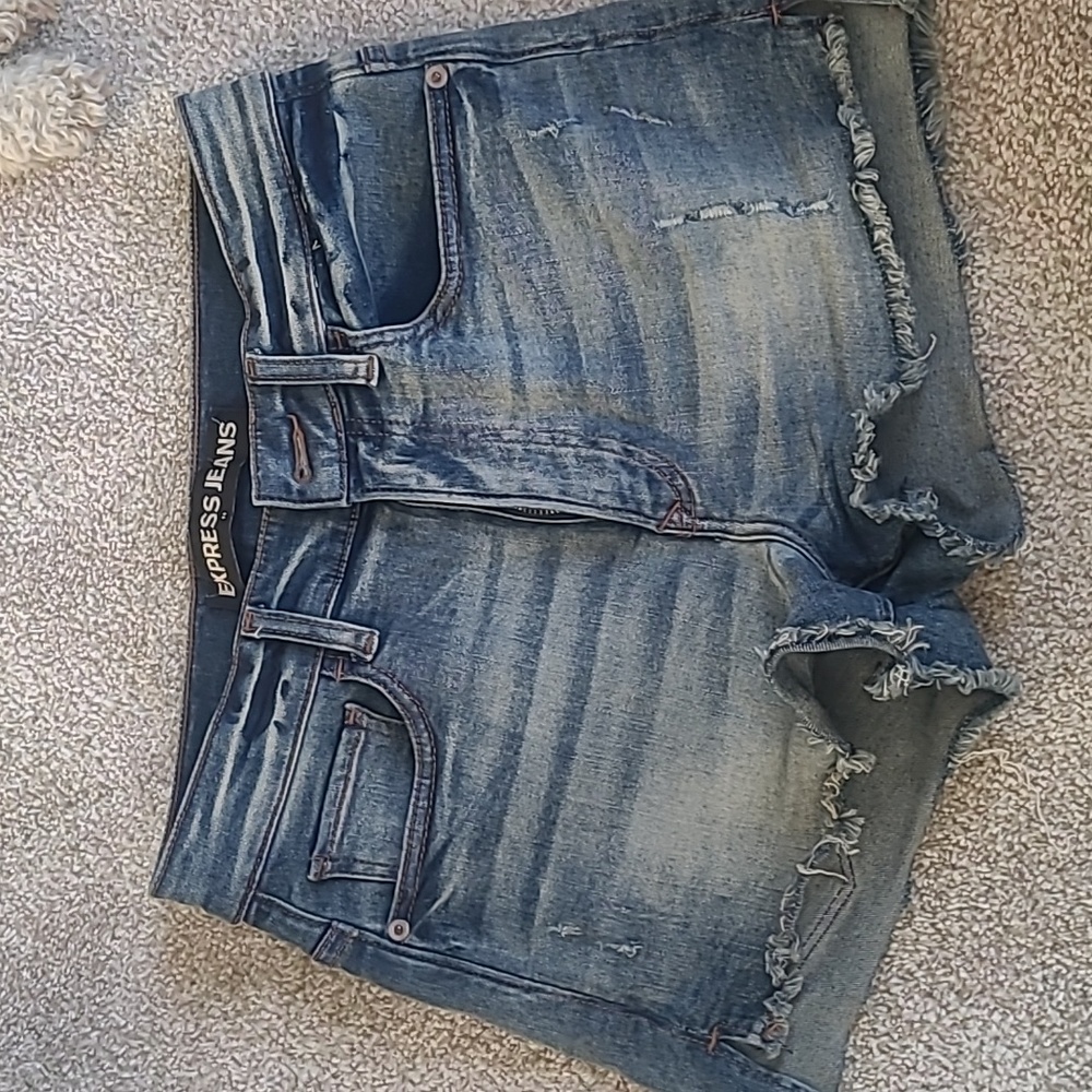 Express ultimate stretch shortie distressed  high rise size 4 good condition
